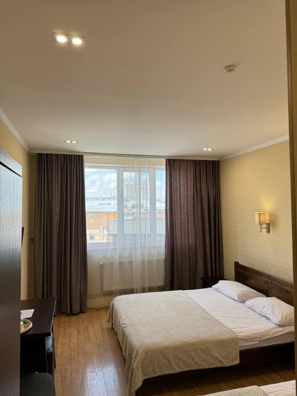 Passage Hotel Ternopil Bagian luar foto